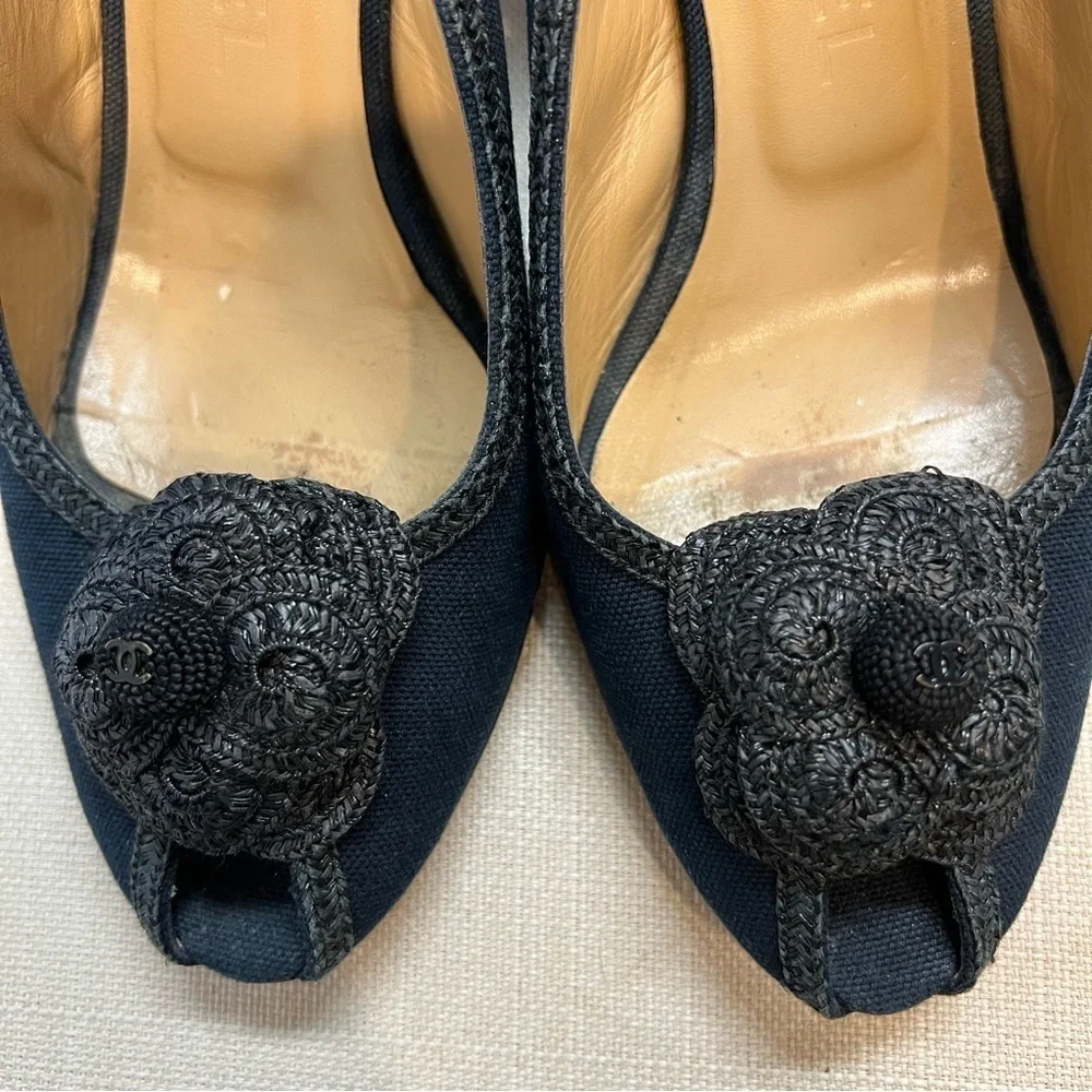 Chanel Vtg CC Logo Black Slingback Camelia Raffia Heels Peep Toe Shoes Y2W 8